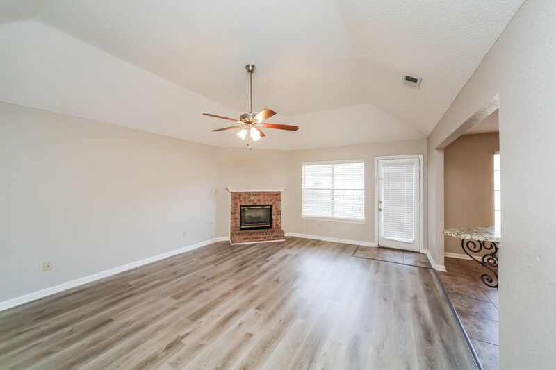 1,785/Mo, 6954 Naples Dr Cordova, TN 38018 Living Room View 2