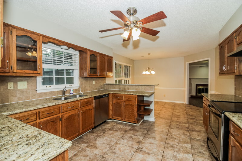 2,050/Mo, 405 Locust Grove Dr Cordova, TN 38018 Kitchen View