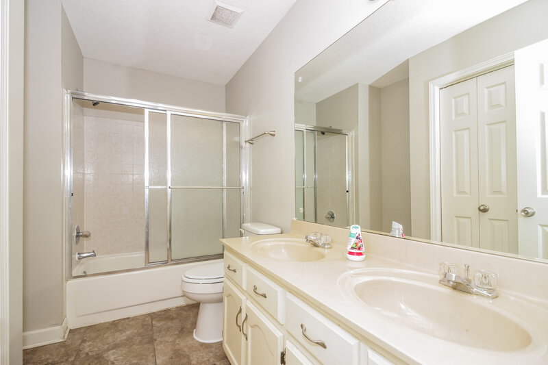 2,050/Mo, 405 Locust Grove Dr Cordova, TN 38018 Bathroom View
