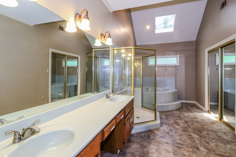 2,310/Mo, 2279 Hickory Path Dr Cordova, TN 38016 Main Bathroom View