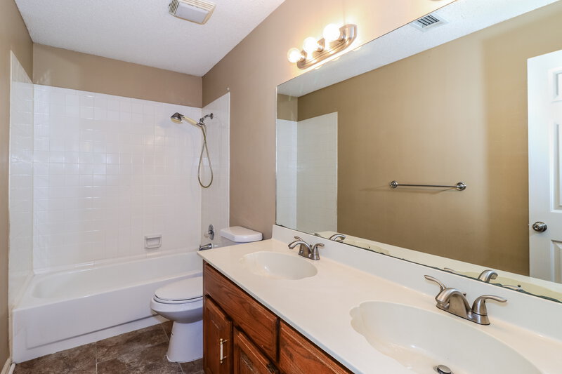 2,310/Mo, 2279 Hickory Path Dr Cordova, TN 38016 Bathroom View 2