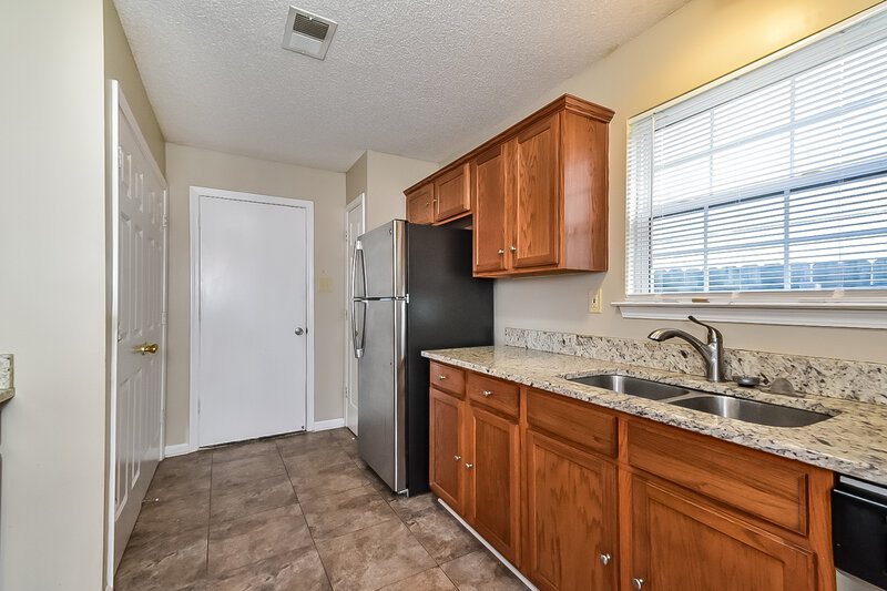 1,510/Mo, 7799 Fallstone Rd Memphis, TN 38125 Kitchen View