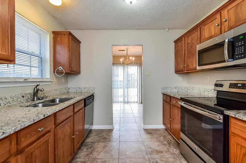 1,510/Mo, 7799 Fallstone Rd Memphis, TN 38125 Kitchen View 2