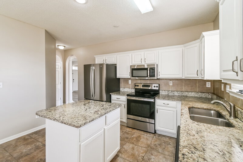 3,115/Mo, 4815 Half Moon Cove Memphis, TN 38125 Kitchen View 2