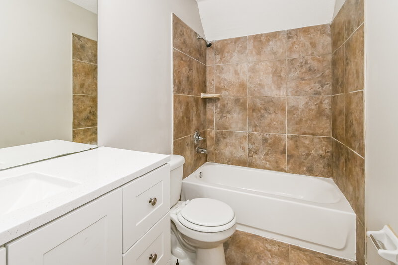 3,115/Mo, 4815 Half Moon Cove Memphis, TN 38125 Bathroom View