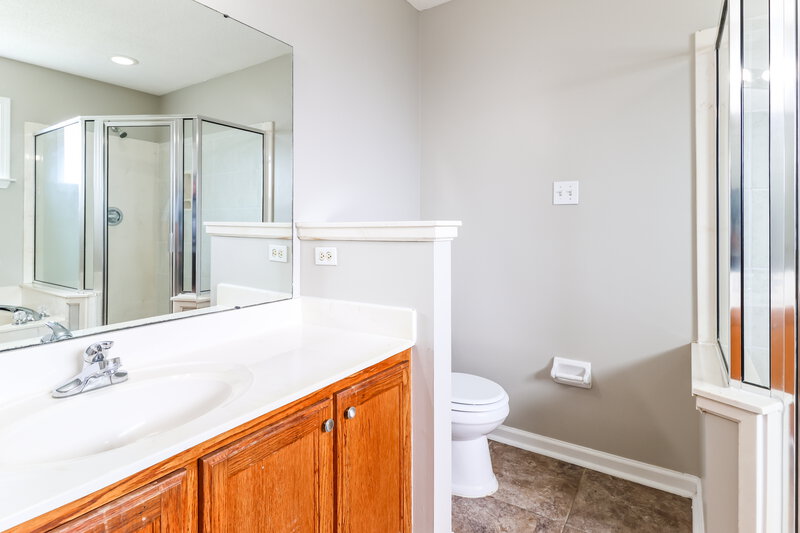 1,765/Mo, 1188 Lemasa Dr Cordova, TN 38018 Main Bathroom View 2
