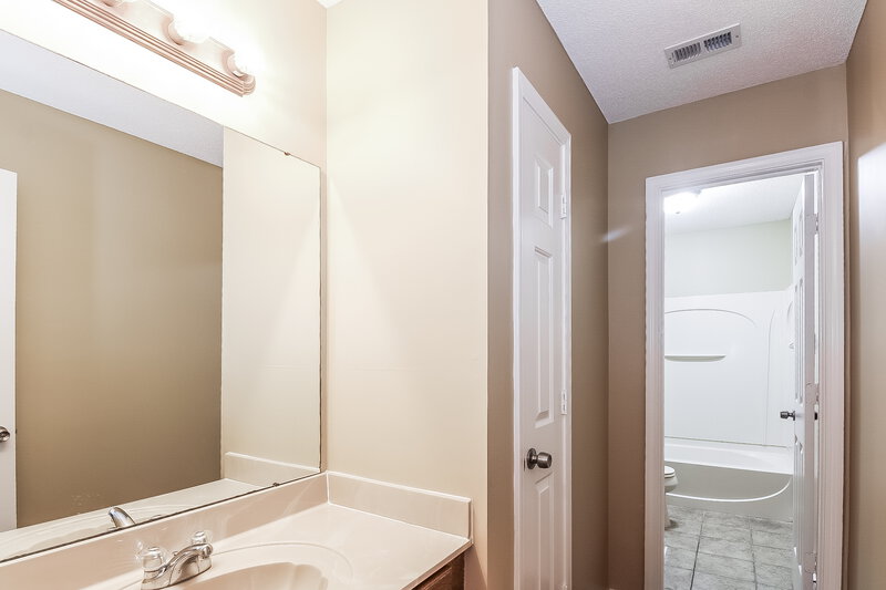 2,305/Mo, 10156 Lynham Dr Cordova, TN 38016 Bathroom View