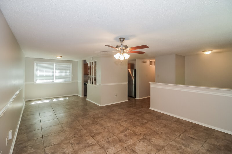 2,600/Mo, 7109 Centralia Rd Memphis, TN 38135 Living Room View 2