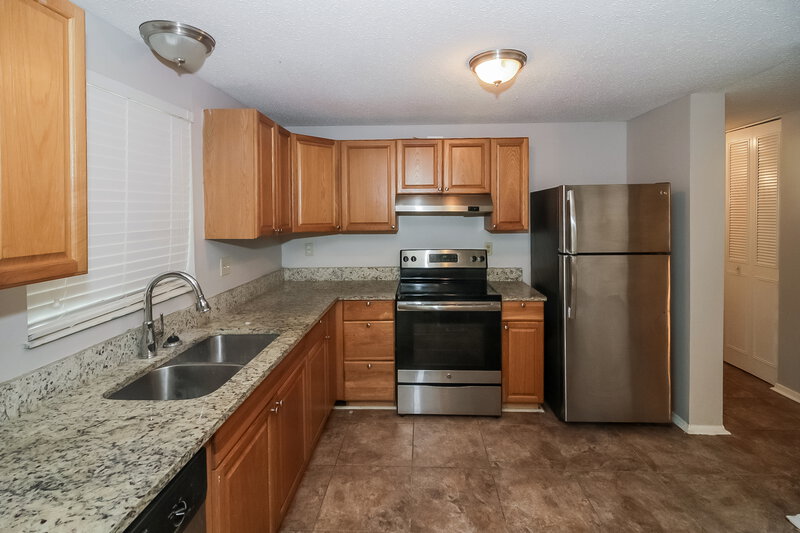 2,600/Mo, 7109 Centralia Rd Memphis, TN 38135 Kitchen View