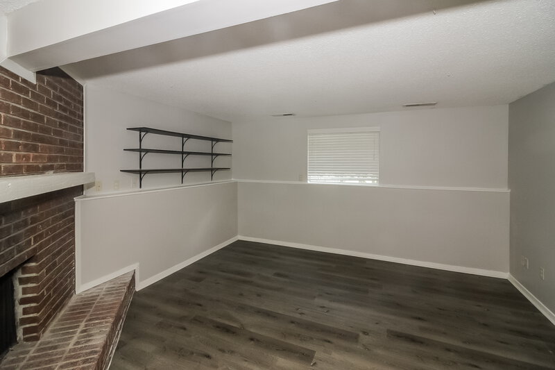 2,600/Mo, 7109 Centralia Rd Memphis, TN 38135 Family Room View