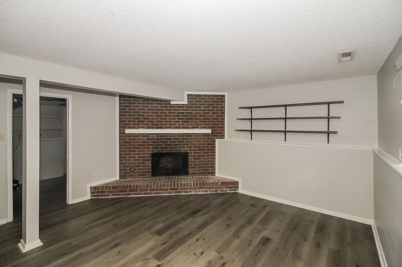 2,600/Mo, 7109 Centralia Rd Memphis, TN 38135 Family Room View 2