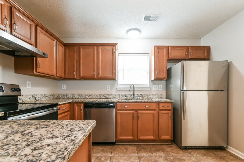 1,755/Mo, 7173 Charlton Way Cordova, TN 38018 Kitchen View 2