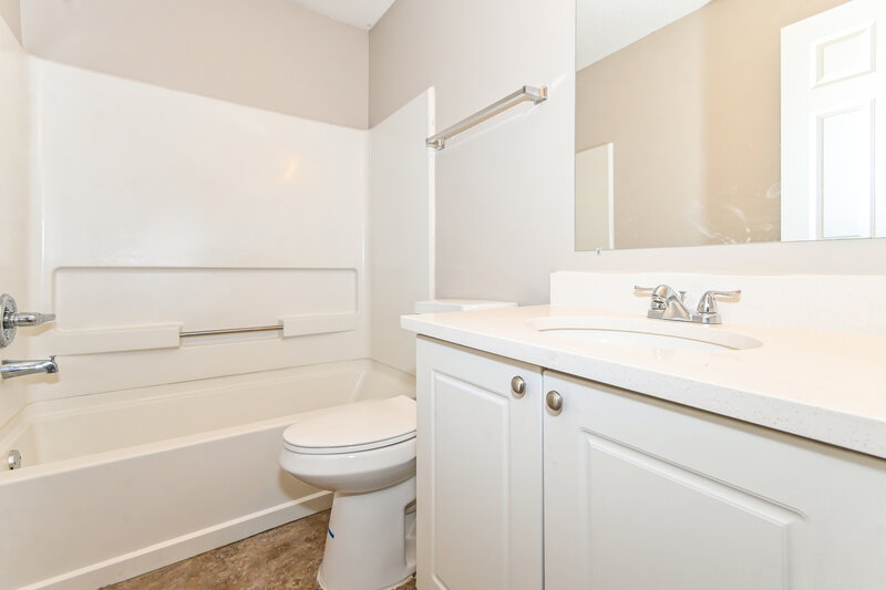 1,755/Mo, 7173 Charlton Way Cordova, TN 38018 Bathroom View