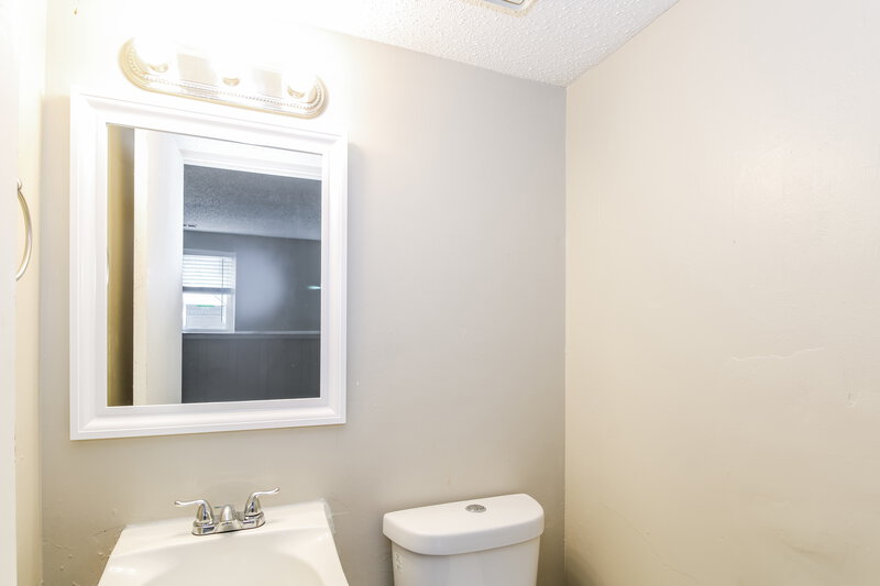 1,410/Mo, 4440 Indian Trail Dr Memphis, TN 38141 Main Bathroom View