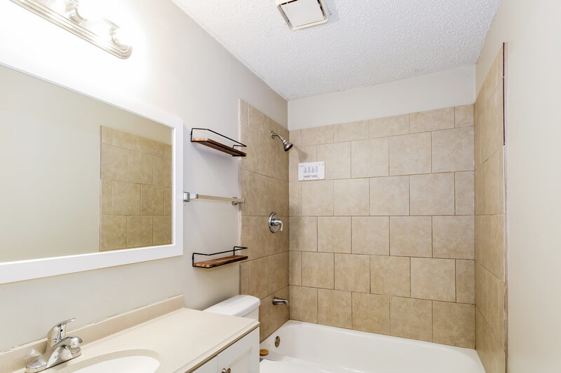 1,410/Mo, 4440 Indian Trail Dr Memphis, TN 38141 Bathroom View