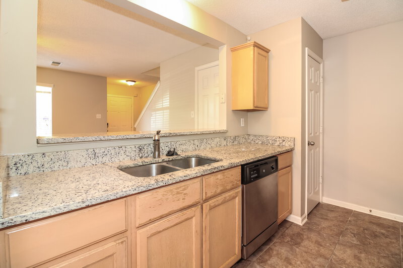 1,750/Mo, 7166 Charlton Way Cordova, TN 38018 Kitchen View 2