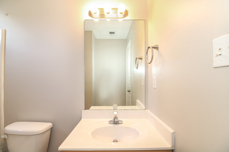 1,750/Mo, 7166 Charlton Way Cordova, TN 38018 Bathroom View