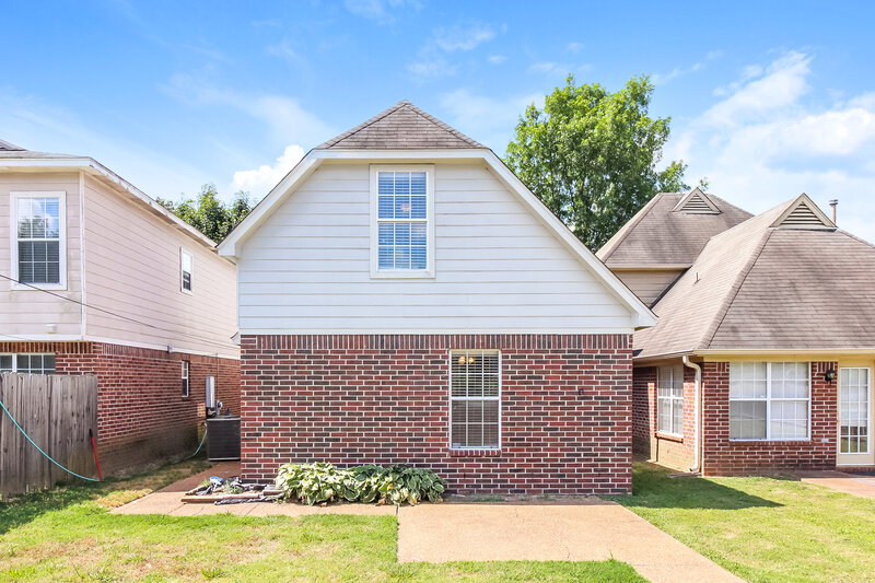 1,750/Mo, 7166 Charlton Way Cordova, TN 38018 Rear View