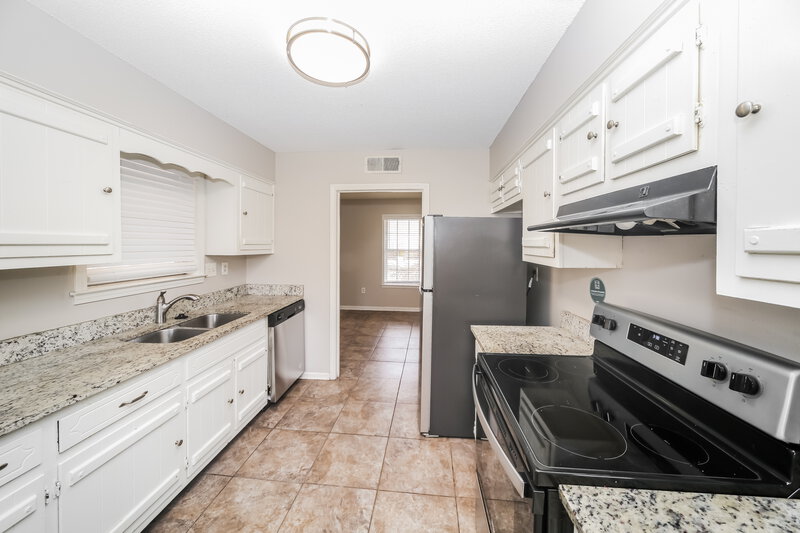 1,440/Mo, 5200 Scrivener Dr Memphis, TN 38134 Kitchen View 2