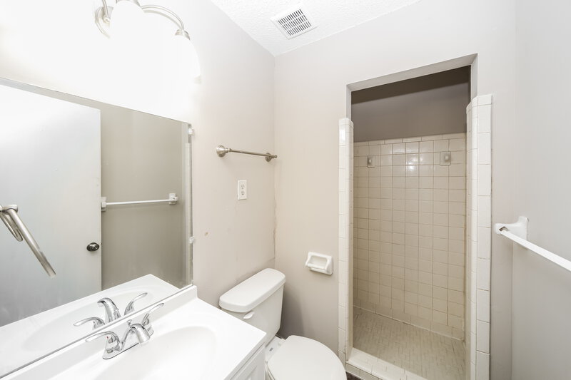 1,440/Mo, 5200 Scrivener Dr Memphis, TN 38134 Main Bathroom View