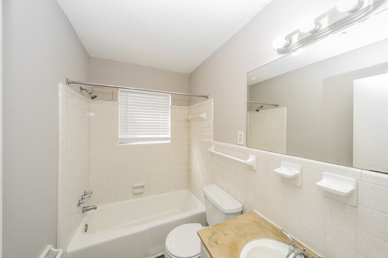 1,440/Mo, 5200 Scrivener Dr Memphis, TN 38134 Bathroom View