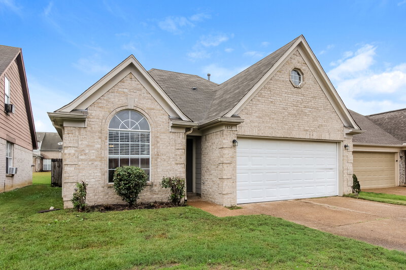 2,380/Mo, 7858 Fallstone Rd Memphis, TN 38125 Front View