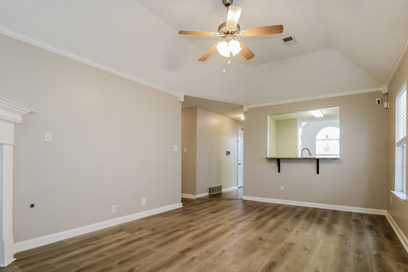2,380/Mo, 7858 Fallstone Rd Memphis, TN 38125 Living Room View