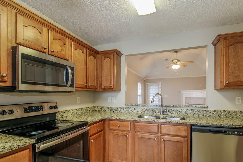 2,380/Mo, 7858 Fallstone Rd Memphis, TN 38125 Kitchen View