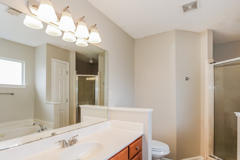 2,380/Mo, 7858 Fallstone Rd Memphis, TN 38125 Main Bathroom View
