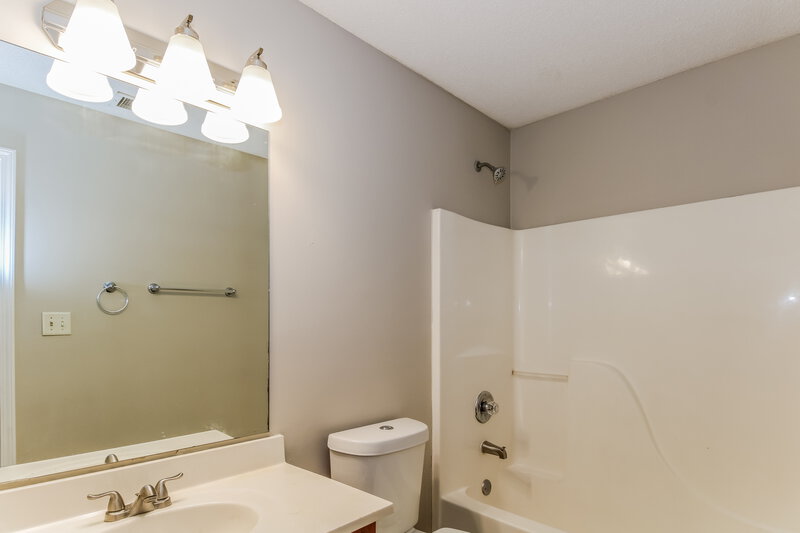 2,380/Mo, 7858 Fallstone Rd Memphis, TN 38125 Bathroom View