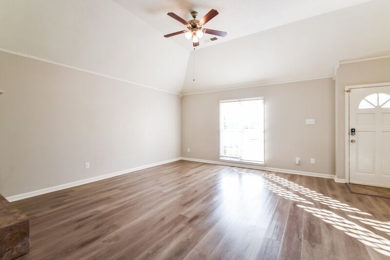 2,500/Mo, 7155 Abbey Cv Memphis, TN 38141 Living Room View