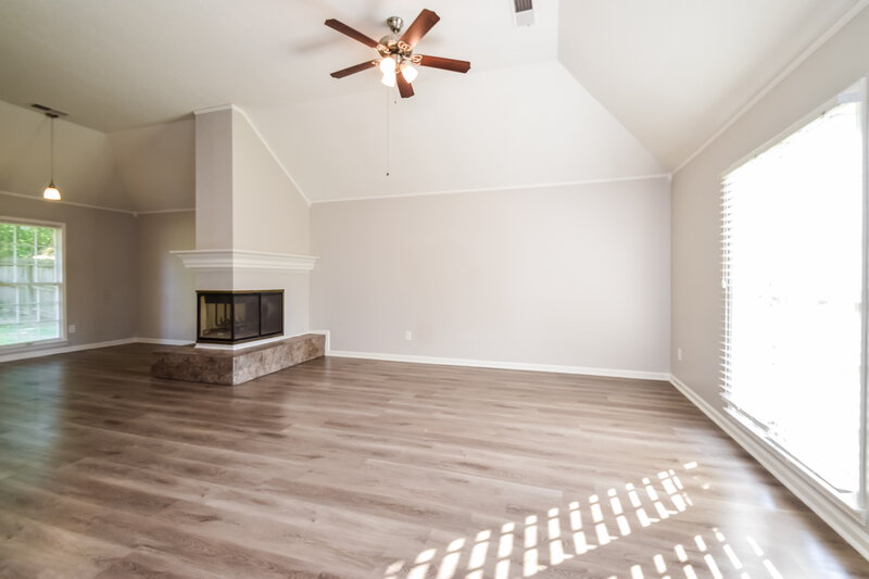 2,500/Mo, 7155 Abbey Cv Memphis, TN 38141 Living Room View 2