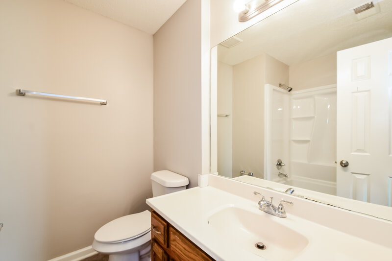 2,500/Mo, 7155 Abbey Cv Memphis, TN 38141 Bathroom View