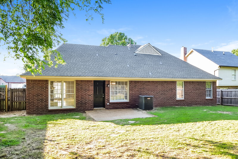 2,500/Mo, 7155 Abbey Cv Memphis, TN 38141 Rear View