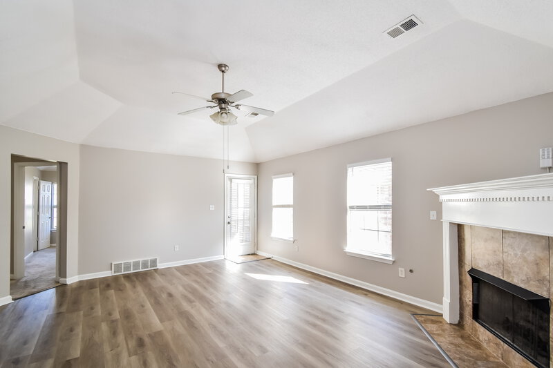 1,640/Mo, 7862 Fallstone Rd Memphis, TN 38125 Living Room View