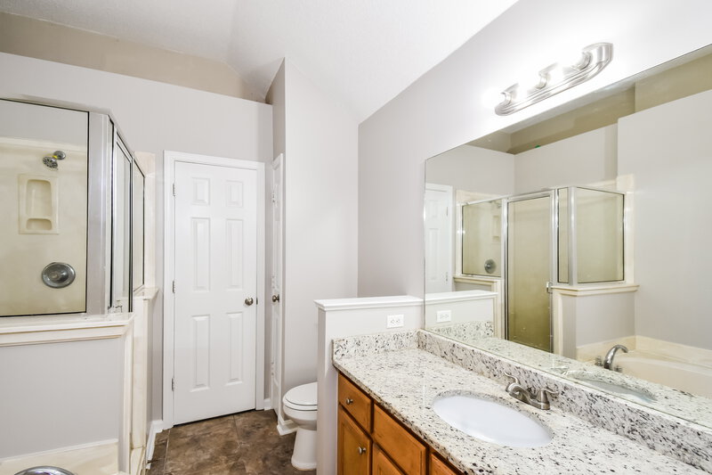 1,640/Mo, 7862 Fallstone Rd Memphis, TN 38125 Main Bathroom View
