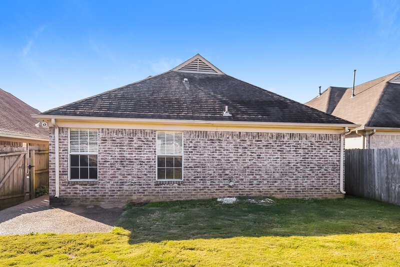 1,640/Mo, 7862 Fallstone Rd Memphis, TN 38125 Rear View 2