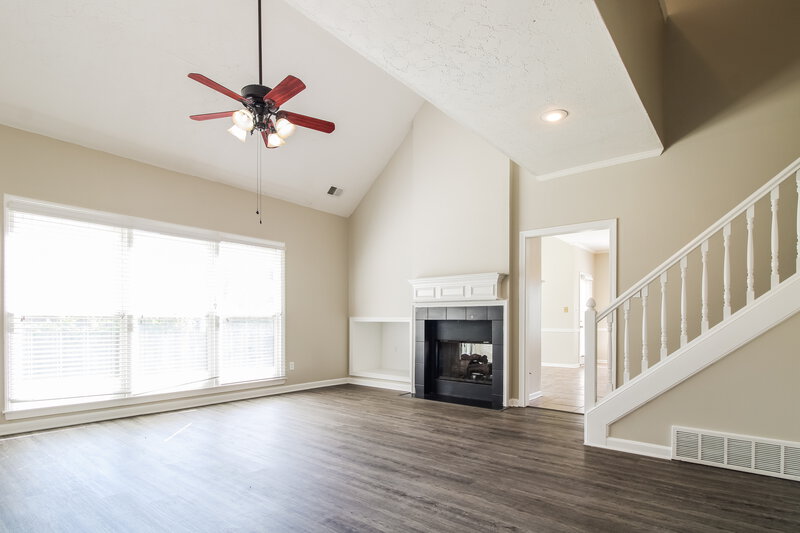 2,115/Mo, 1370 Cedar Hollow Dr Memphis, TN 38016 Living Room View 2