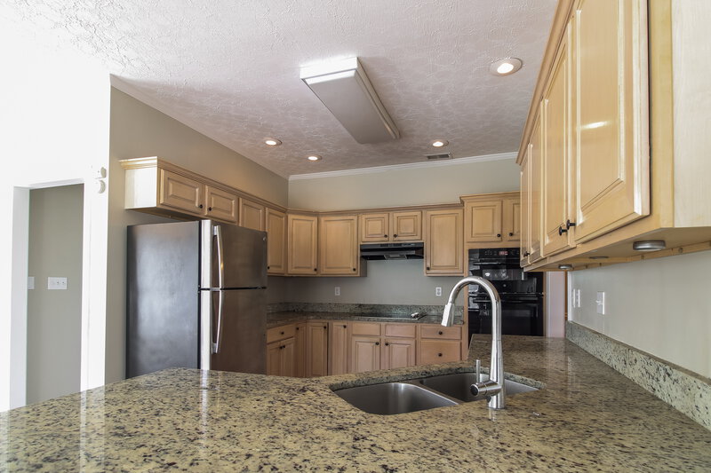 2,115/Mo, 1370 Cedar Hollow Dr Memphis, TN 38016 Kitchen View