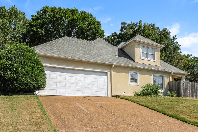 2,115/Mo, 1370 Cedar Hollow Dr Memphis, TN 38016 Garage View