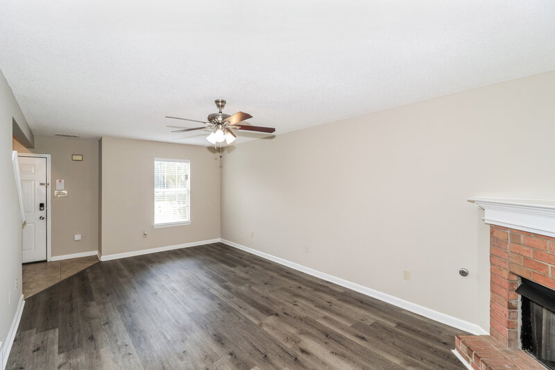 1,455/Mo, 4468 Cedar Ridge Ln Memphis, TN 38128 Living Room View 2