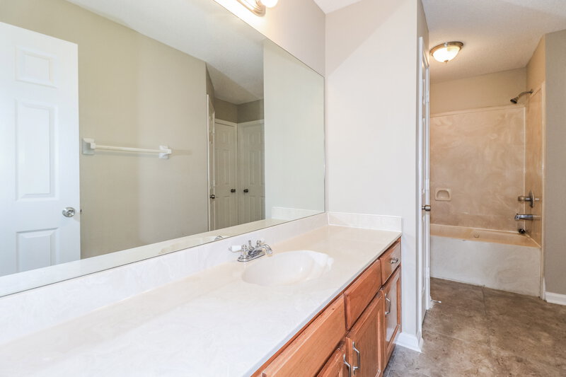 1,455/Mo, 4468 Cedar Ridge Ln Memphis, TN 38128 Main Bathroom View