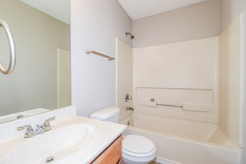 1,455/Mo, 4468 Cedar Ridge Ln Memphis, TN 38128 Bathroom View