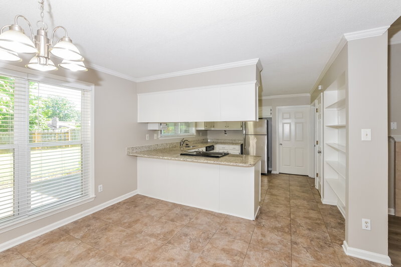 1,950/Mo, 5042 Overview Ridge Cove Memphis, TN 38141 Kitchen View 2