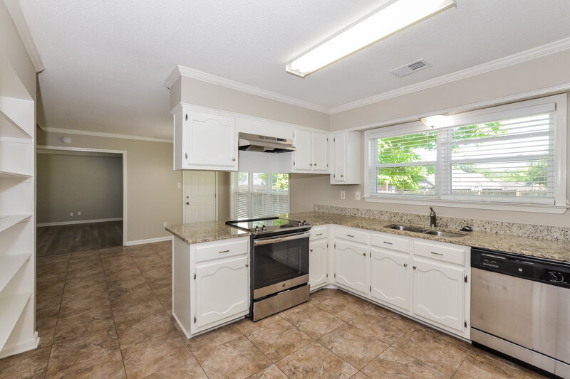 1,950/Mo, 5042 Overview Ridge Cove Memphis, TN 38141 Kitchen View 3