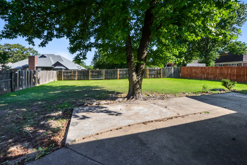 1,950/Mo, 5042 Overview Ridge Cove Memphis, TN 38141 Rear View