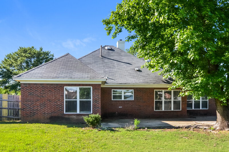1,950/Mo, 5042 Overview Ridge Cove Memphis, TN 38141 Rear View 2