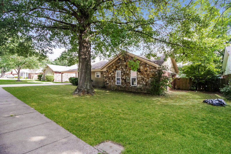 1,455/Mo, 4102 Royalcrest Dr Memphis, TN 38115 Front View 2