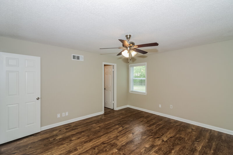 1,455/Mo, 4102 Royalcrest Dr Memphis, TN 38115 Bedroom View