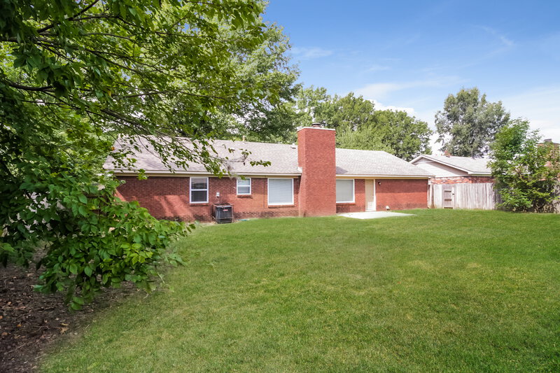 1,455/Mo, 4102 Royalcrest Dr Memphis, TN 38115 Rear View